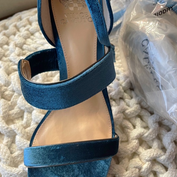 Shoes - Picture 4 of 5